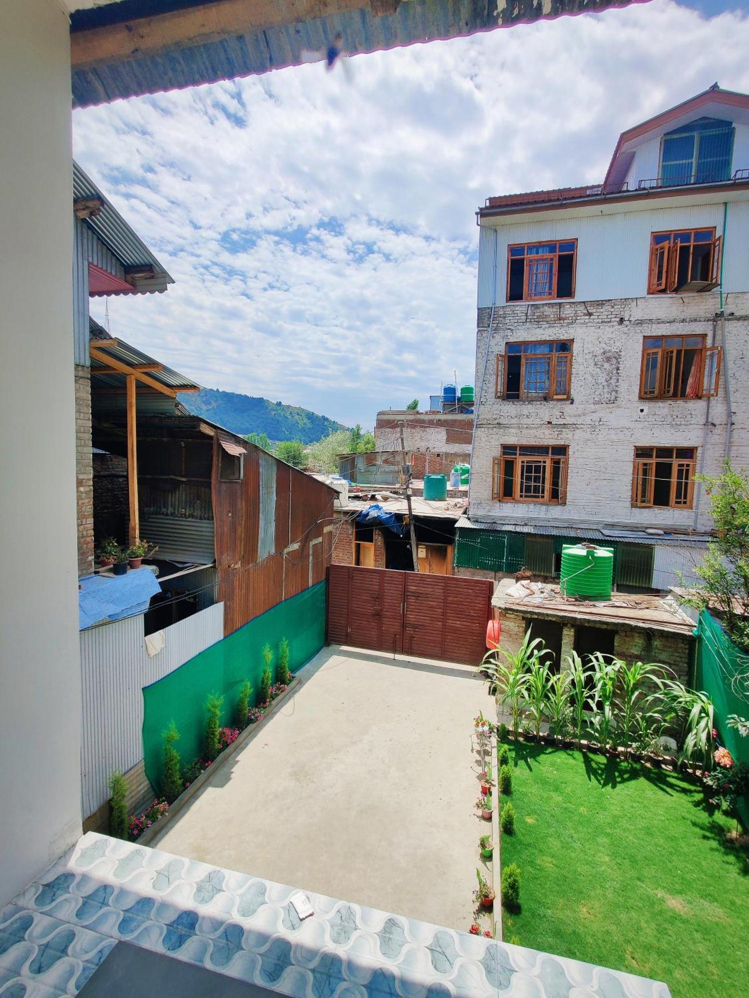 Serenity Inn Home Stay Srīnagar Kültér fotó